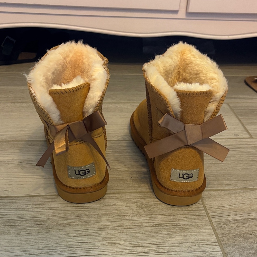 UGG Chestnut Bailey Bow mini